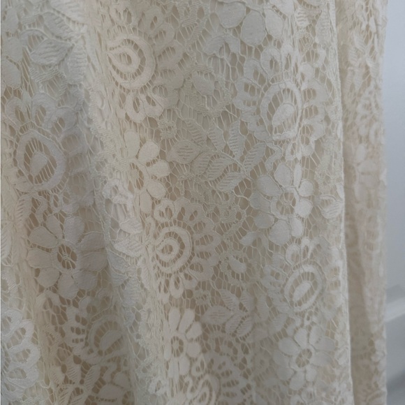 Elegant Cream Lace Romper - Picture 3 of 3